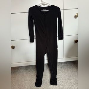 Little sleepies solid black zippy 18/24